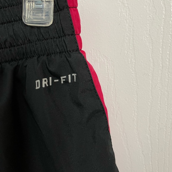 NIKE dry fit running shorts - Picture 3 of 9